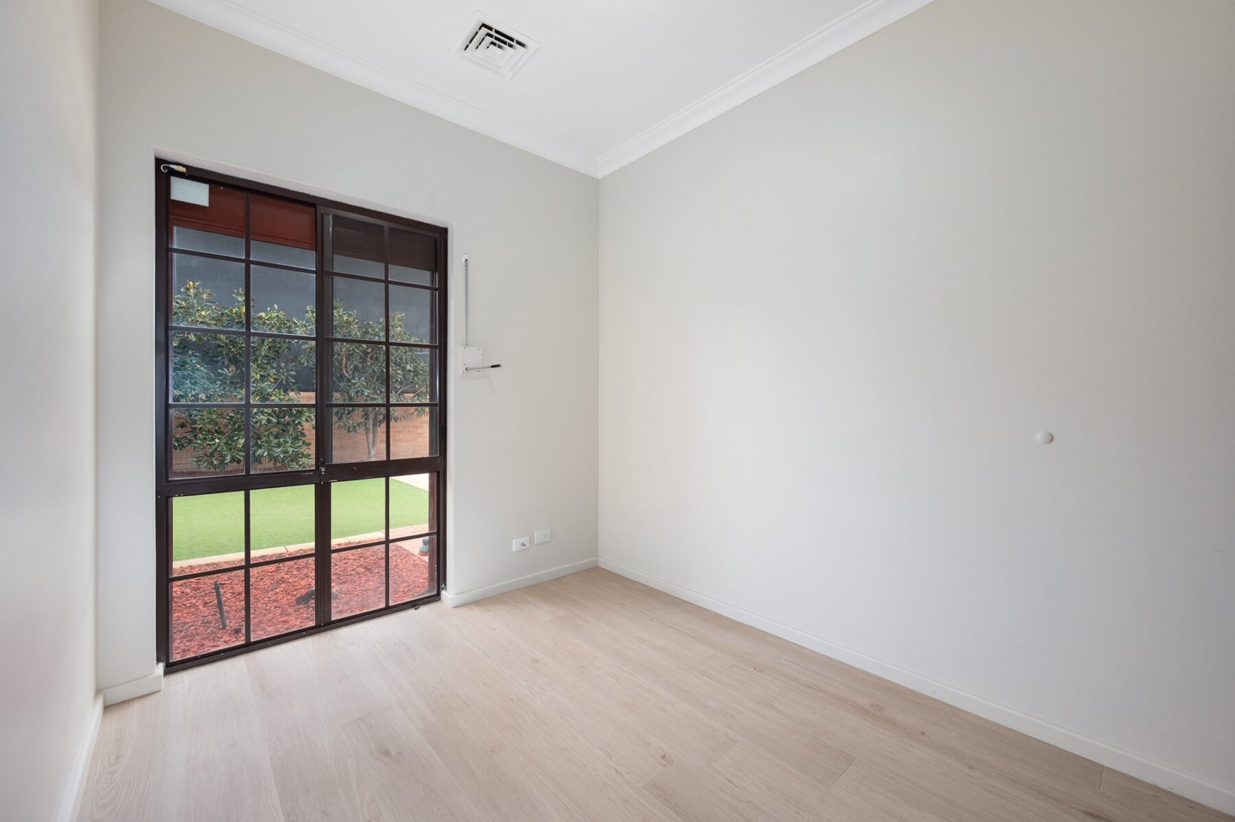 Property: 6 Aurum Street, Ascot, WA, 6104 photo-4