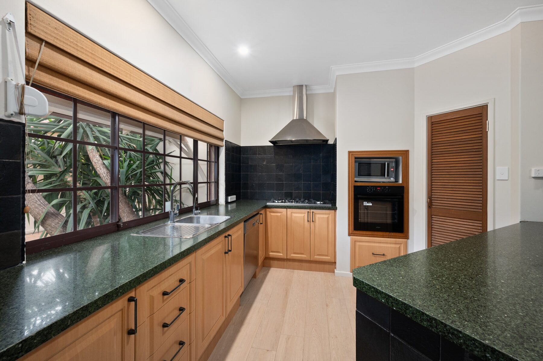 Rental: Ascot, WA, 6104 photo-22