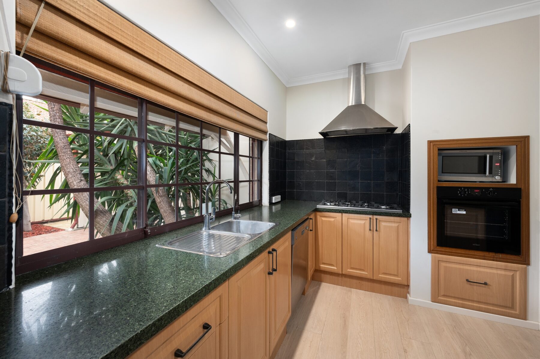 Rental: Ascot, WA, 6104 photo-23