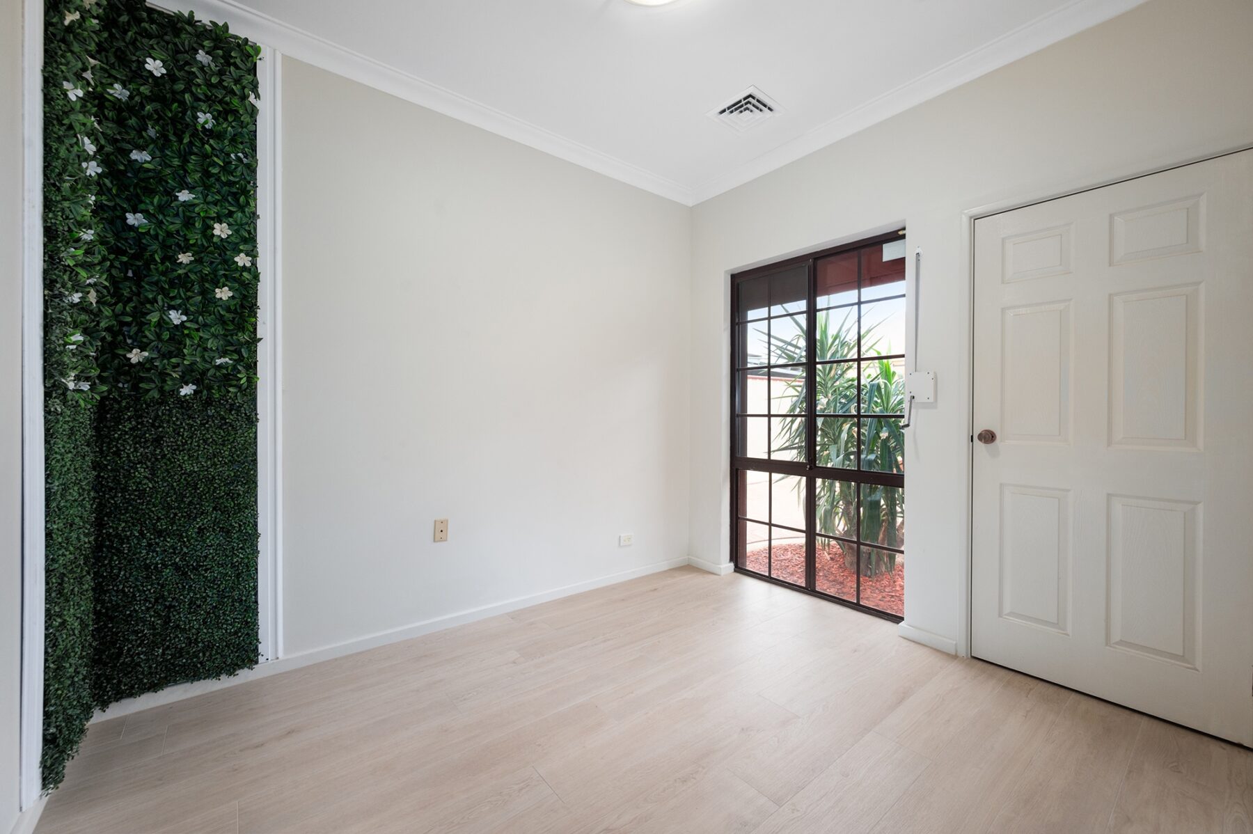 Rental: Ascot, WA, 6104 photo-3