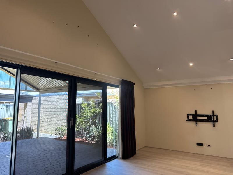 Rental: Brabham, WA, 6055 photo-10