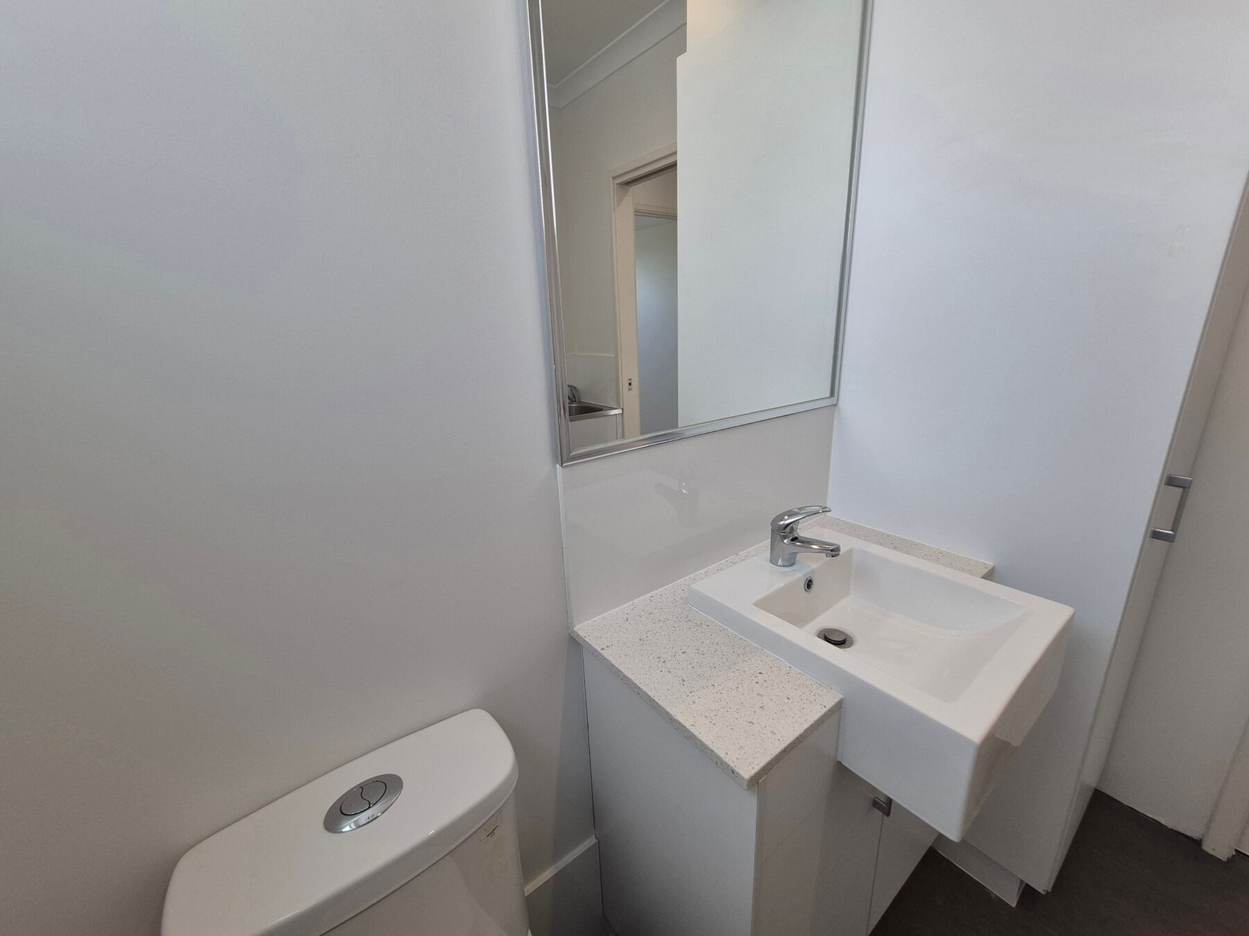 Rental: cloverdale, WA, 6105 photo-5