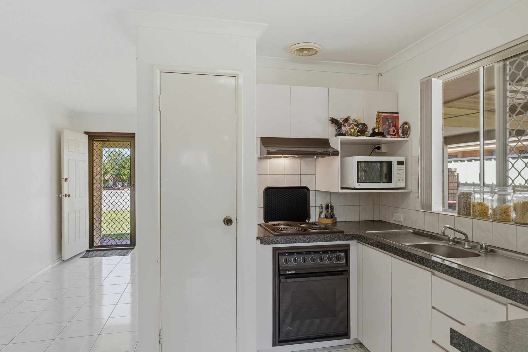 Property: 9 Beadon Close, Ballajura, WA, 6066 photo-20