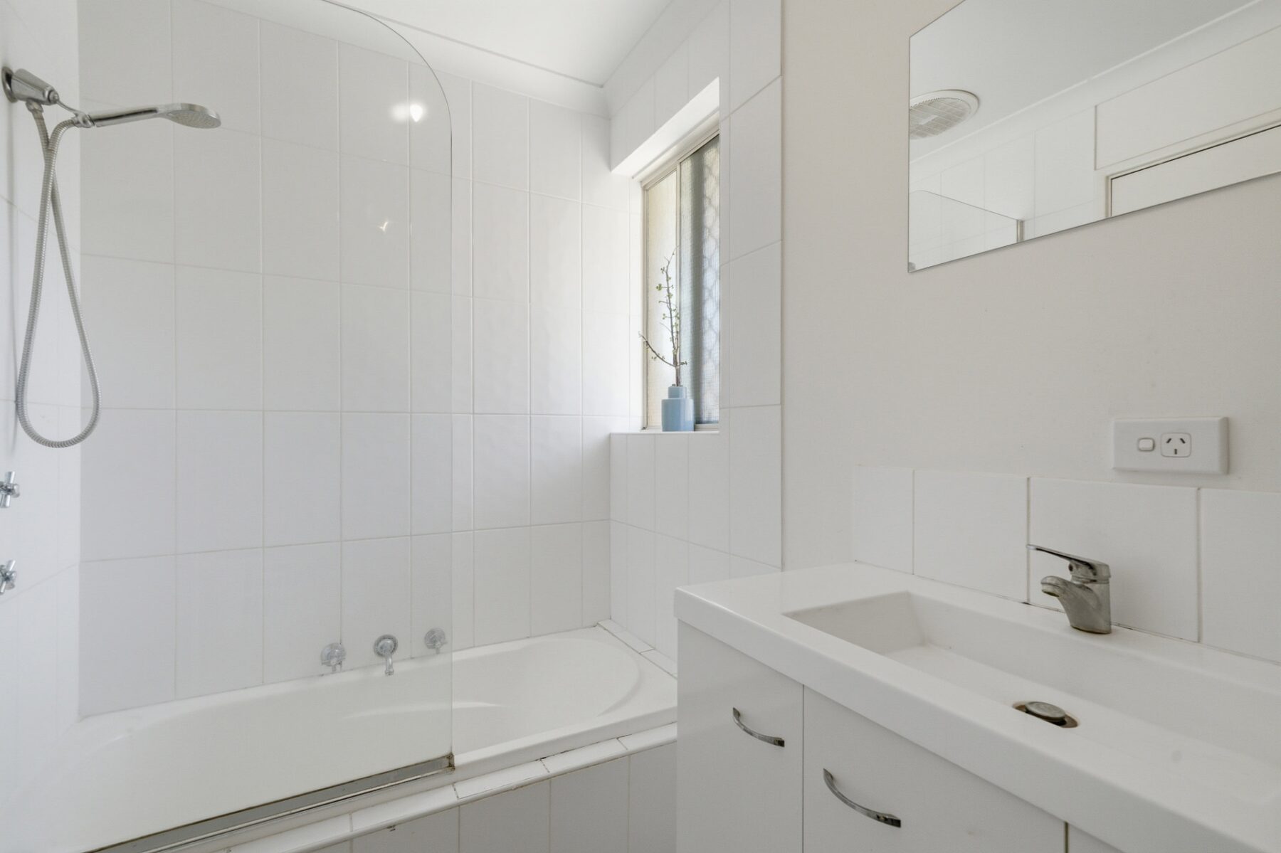 Property: 9 Beadon Close, Ballajura, WA, 6066 photo-2