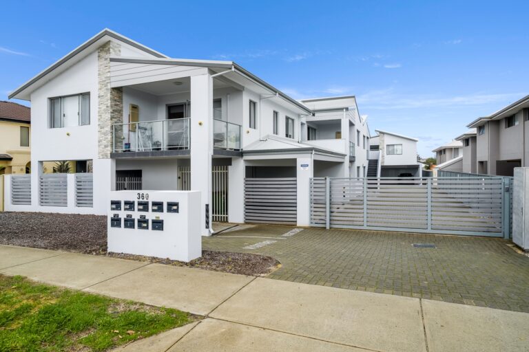 4/360 Hardey Road, Cloverdale, WA, 6105