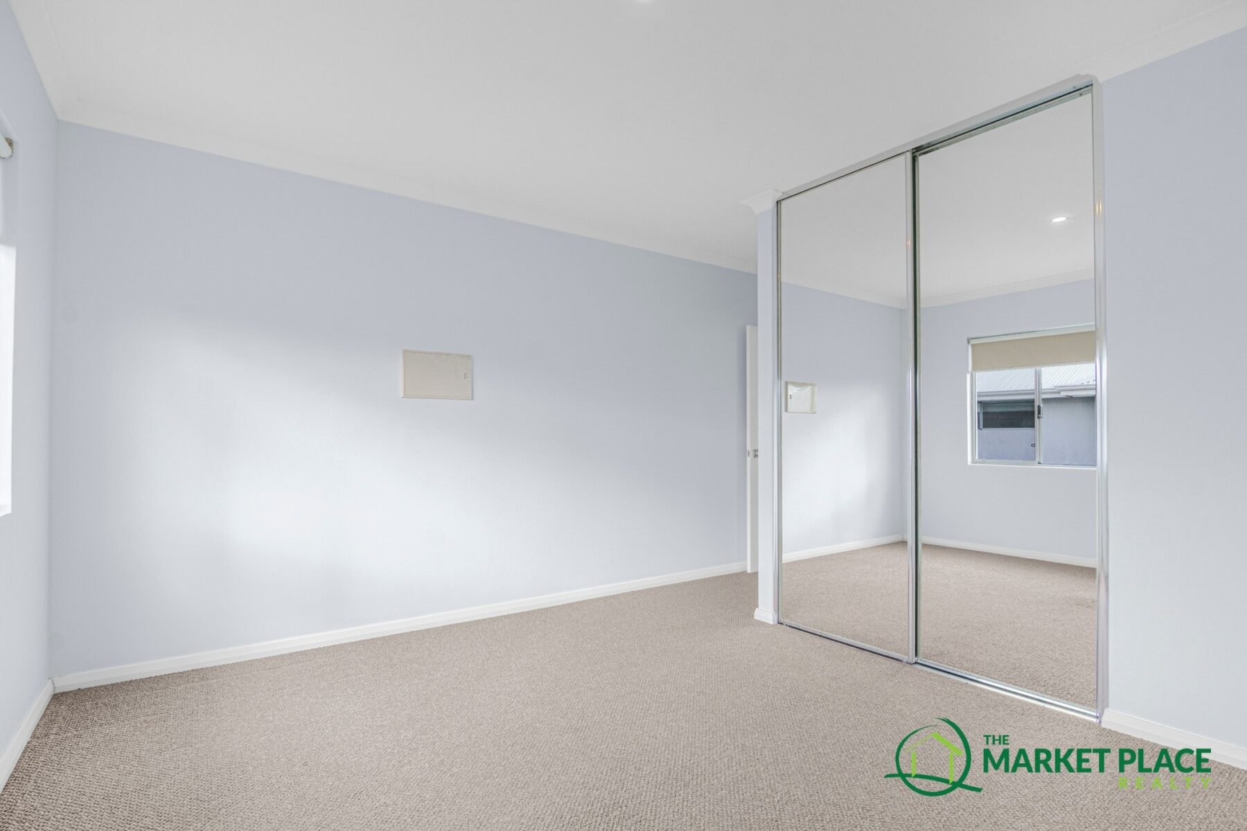 Rental: Cloverdale, WA, 6105 photo-5