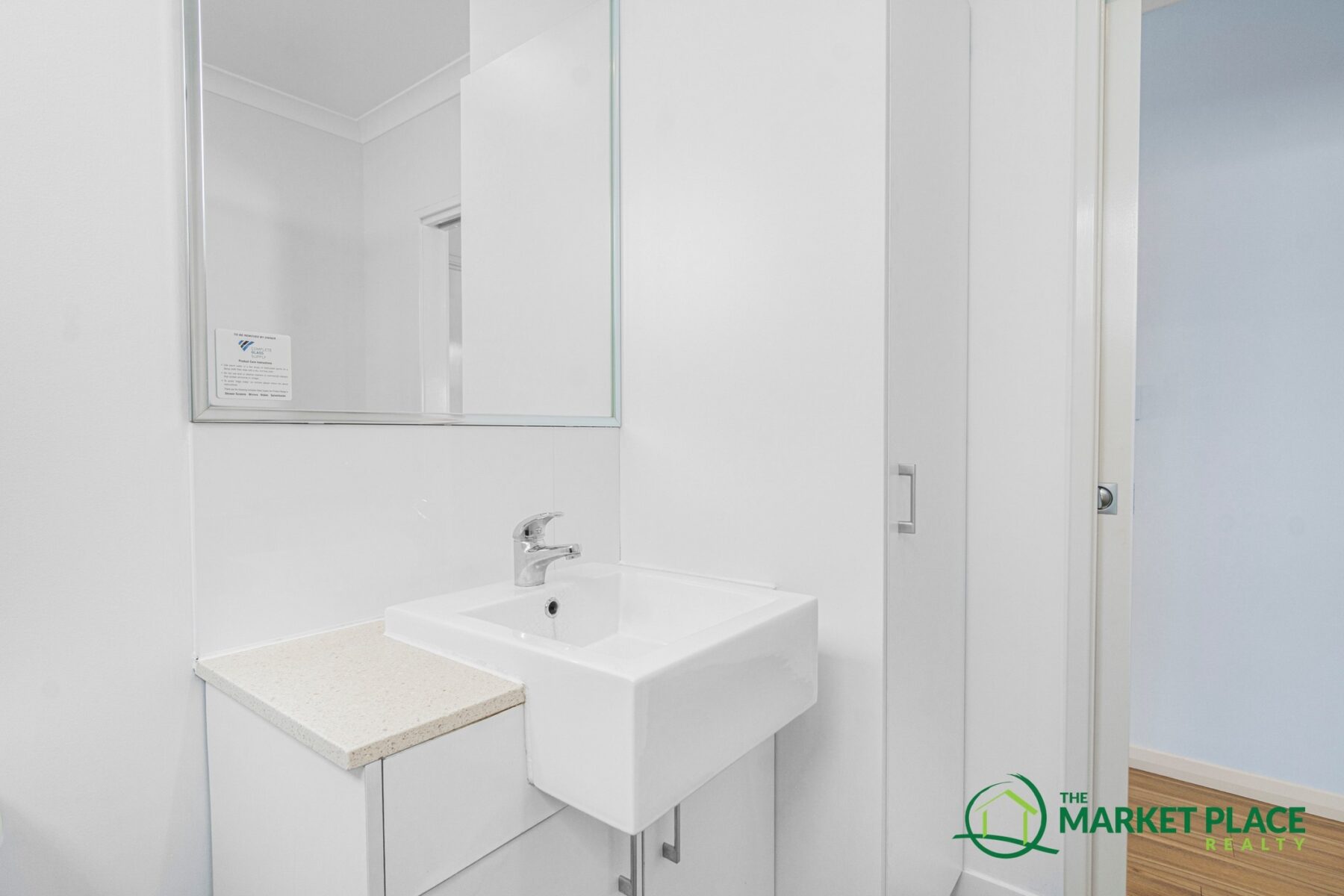 Rental: Cloverdale, WA, 6105 photo-3